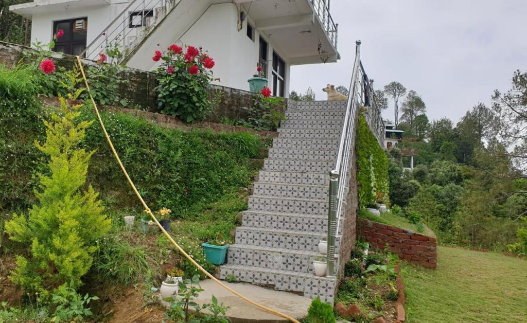Ferienwohnung The Plum Mukteshwar Exterior foto